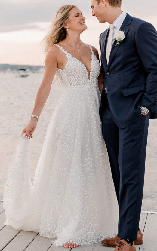 Stunning Casual Beach Boho Lace A-Line Wedding Dress Sexy Elopement Plunging Spaghetti Strap Destination Bridal Gown Stunning Casual Beach Boho Lace A-Line Wedding Dress Sexy Elopement Plunging Spaghetti Strap Destination Bridal Gown