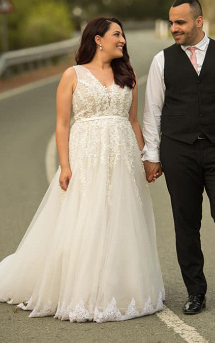 Elegant A Line Ball Gown V-neck Lace Tulle Wedding Dress with Applique –  DorrisDress