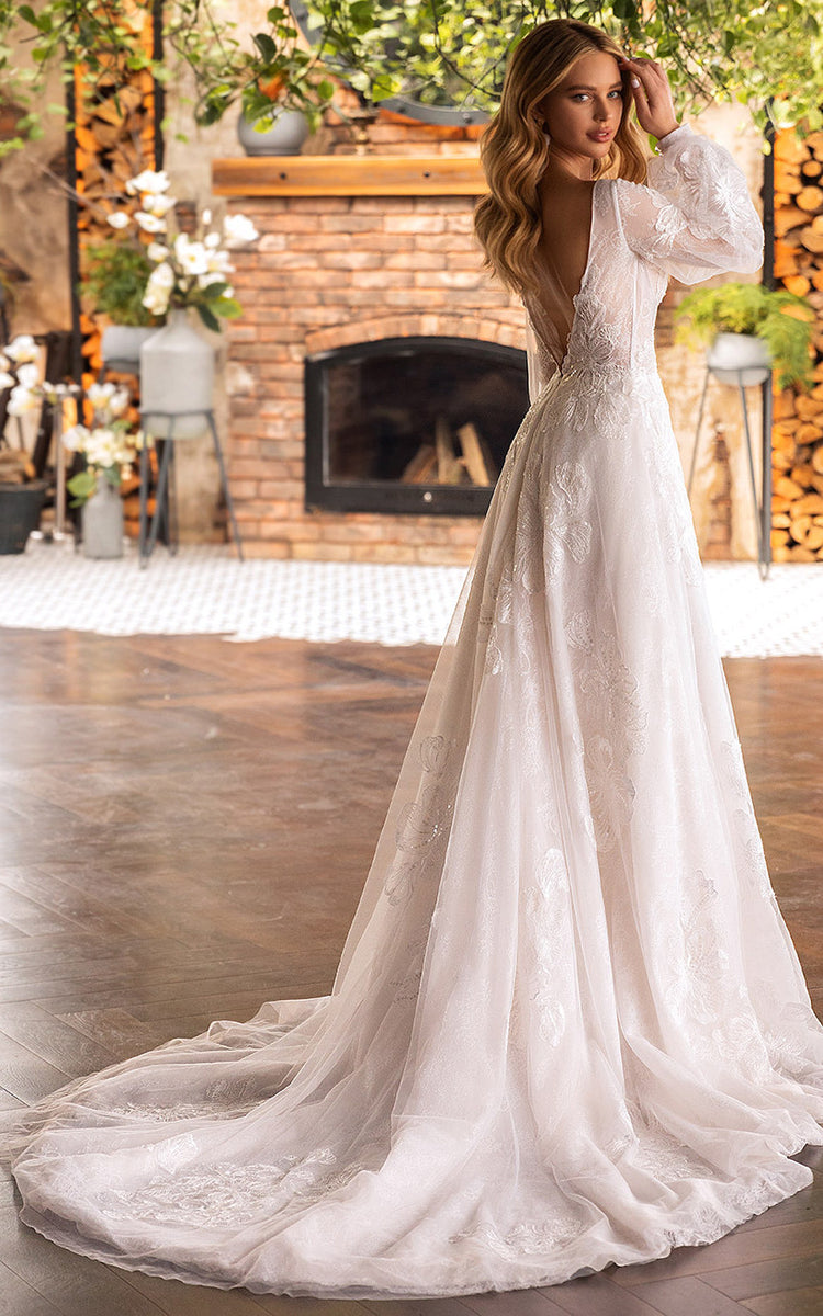 Romantic A Line Chiffon Scalloped Court Train Wedding Dress with Appli DorrisDress Romantic A Line Chiffon Scalloped Court Train Wedding Dress with Appli DorrisDress