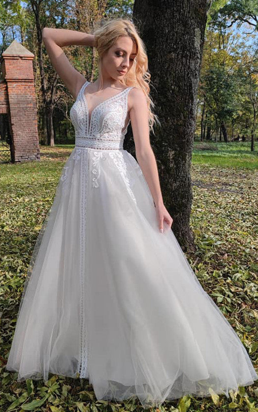 Romantic Sleeveless A-Line Lace Wedding Dress With V-neck And Low-V Ba ...