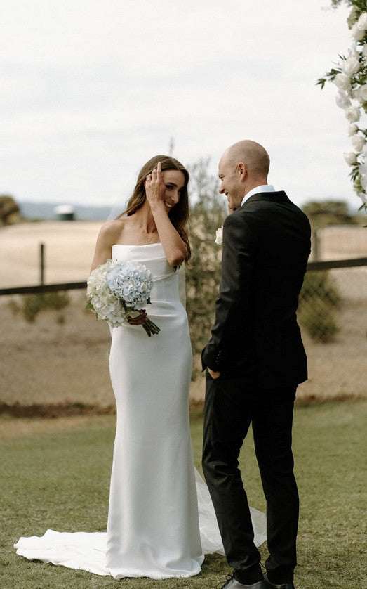 Sexy Elegant Beach Forest Sheath Wedding Dress Enchanting Chic Charming  Ruched Draping Sleeveless Sweep Train Bridal Gown
