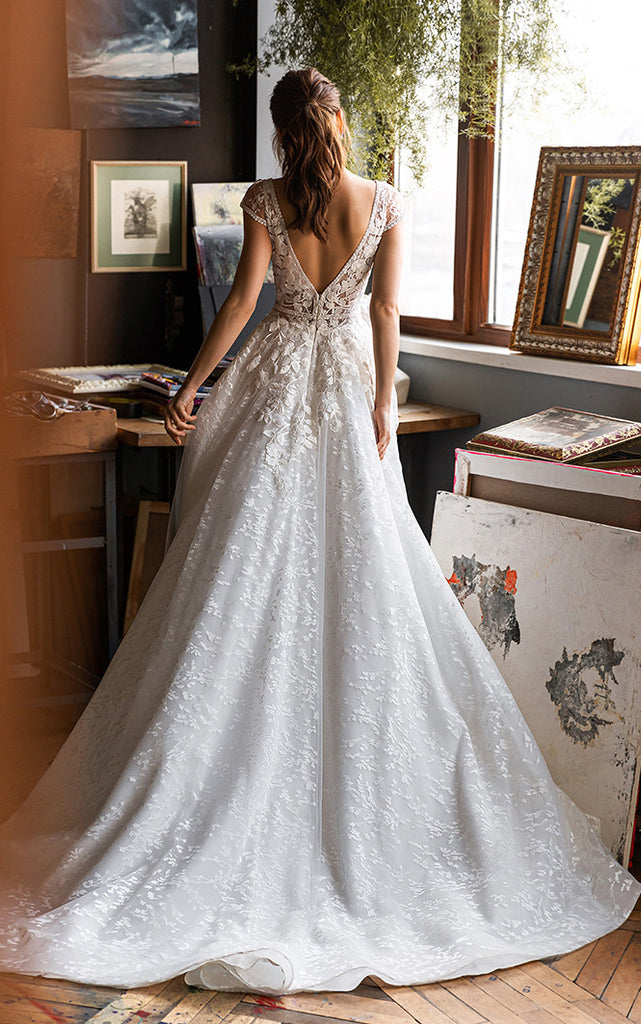 Modern Ethereal A-Line Boho Lace Plunging Wedding Dress Fairy Flowy Ca DorrisDress Modern Ethereal A-Line Boho Lace Plunging Wedding Dress Fairy Flowy Ca DorrisDress