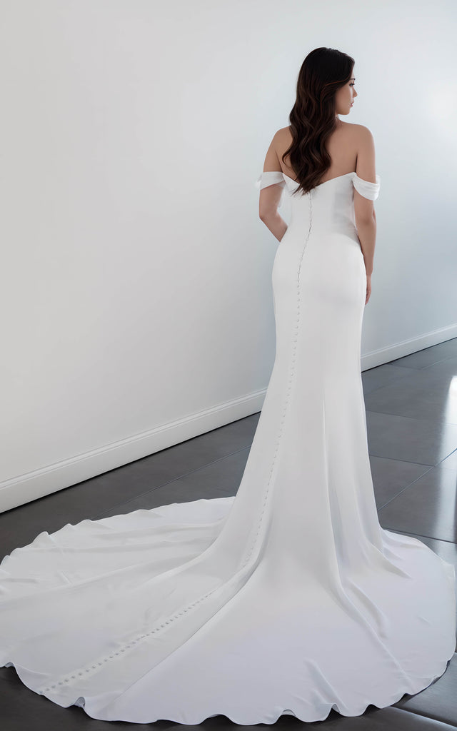 Modest Elegant Mermaid Off-the-Shoulder Satin Wedding Dress Simple Casual Sleeveless Fitted Bridal Gown Modest Elegant Mermaid Off-the-Shoulder Satin Wedding Dress Simple Casual Sleeveless Fitted Bridal Gown