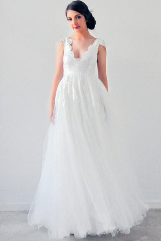 A-Line Scalloped Appliqued Empire Cap Sleeve Tulle Wedding Dress