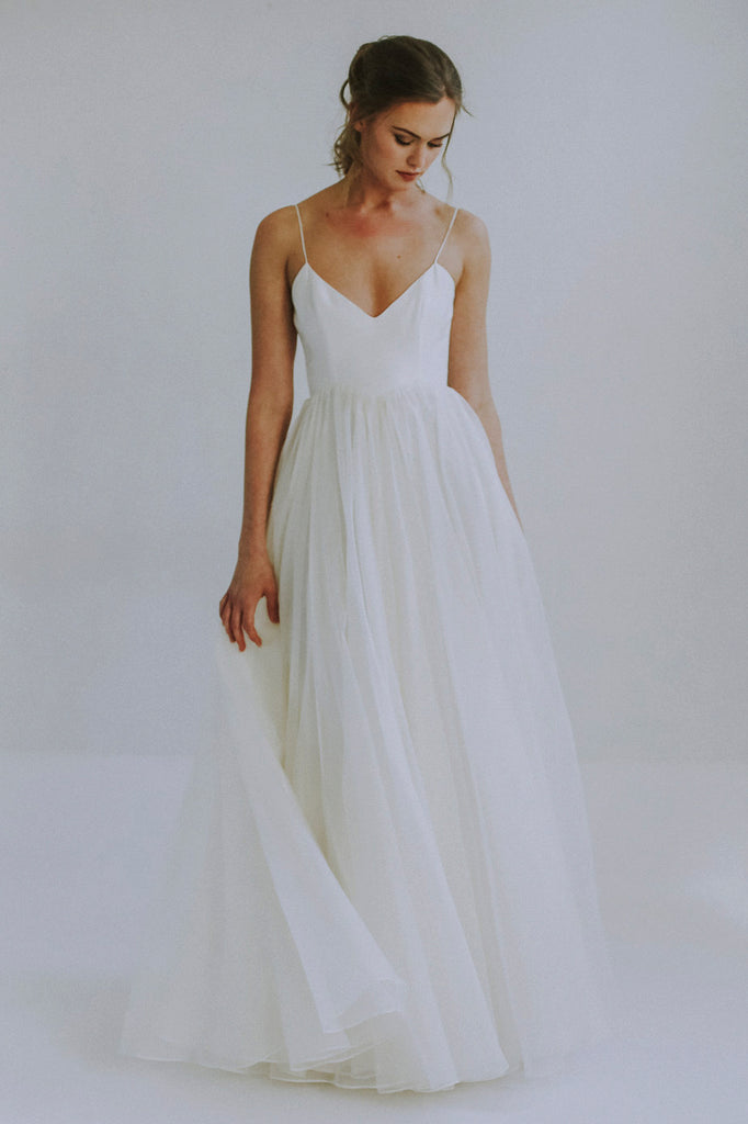 Sexy A-line Spaghetti Straps Wedding Dress With Tulle Skirt-715775