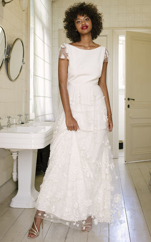 Romantic A Line Bateau Neck Chiffon Tulle Wedding Dress with Appliques