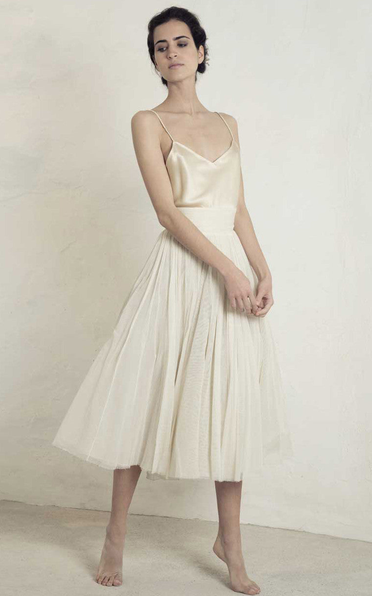 Modern A Line Tea-length Sleeveless Tulle Spaghetti Wedding Dress with Ruching