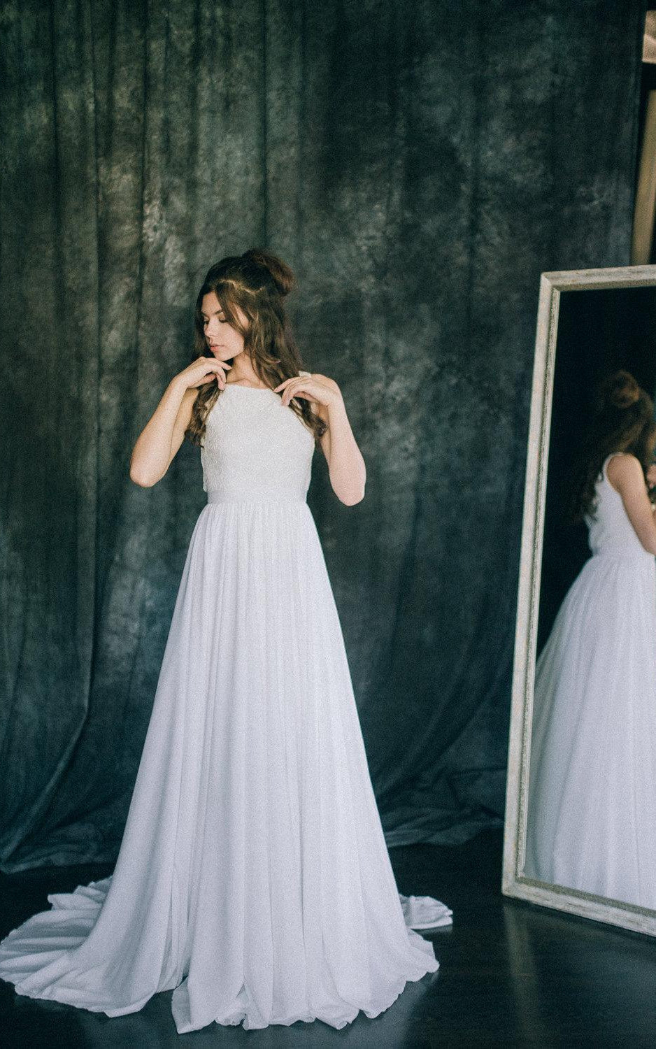 Simple A-Line Sleeveless Sleeve Chiffon Lace Wedding Dress