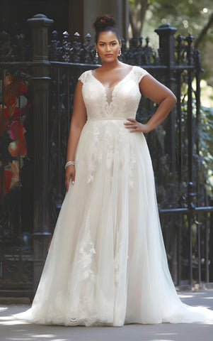 A-Line Plus Size Chiffon and Lace Sleeveless Wedding Dress 2023 V-neck Sexy Elegant Romantic Sweep Train
