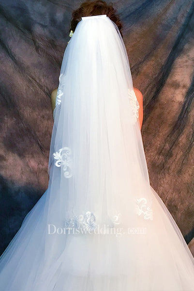 Simple Puffy Short Tulle Wedding Veil with Appliques