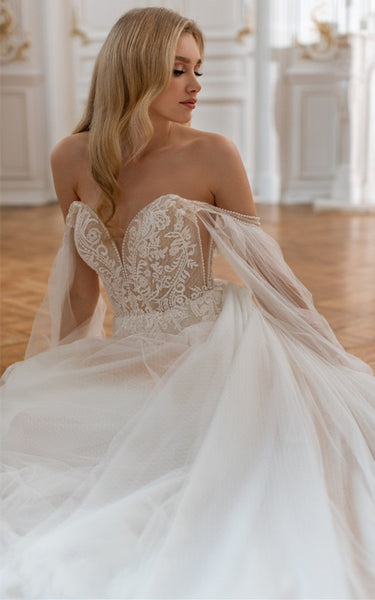 Charming A-Line Plunging Neck Tulle Wedding Dress with Appliques and Train