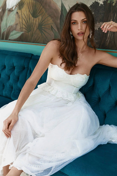 A-line Sleeveless Adorable Sweetheart Tulle Wedding Gown With Appliques And Ruffles