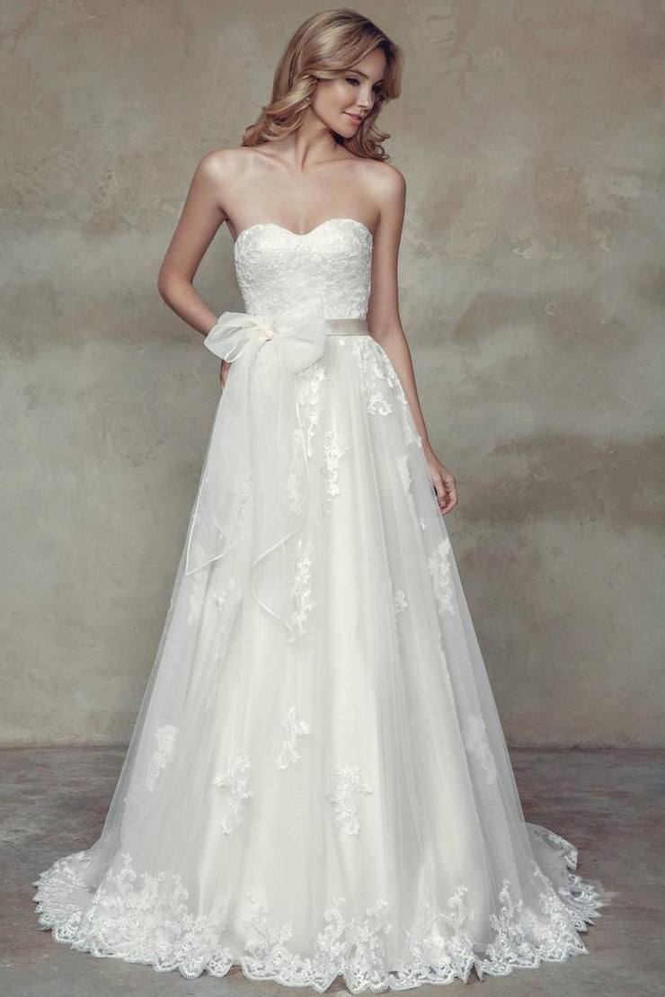 A-Line Long Sweetheart Lace Wedding Dress With Appliques And Corset Back