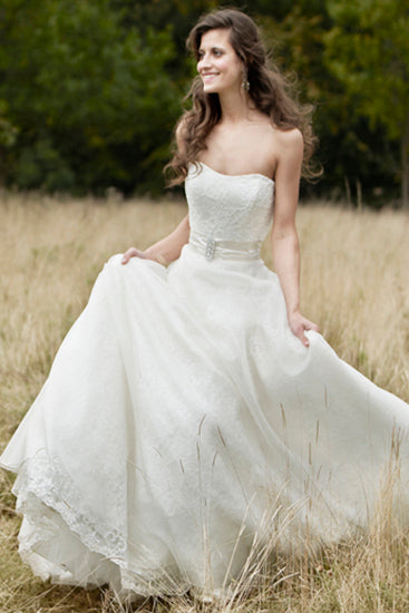 Strapless Floor-Length Sleeveless Broach Lace Wedding Dress