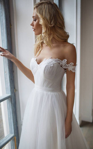 Tulle Floor-length Court Train A Line Sleeveless Romantic Wedding Dress with Lace