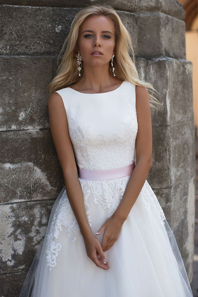 Ethereal Chiffon and Tulle Scoop-neck Sleeveless Wedding Dress with Bow