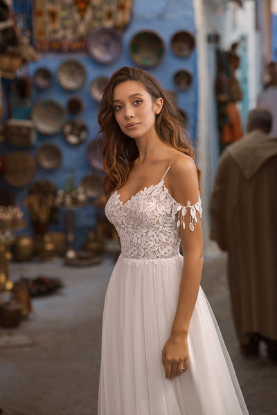 Off-the-shoulder V-neck Ethereal Sexy Tulle Wedding Dress With Lace Details On Top