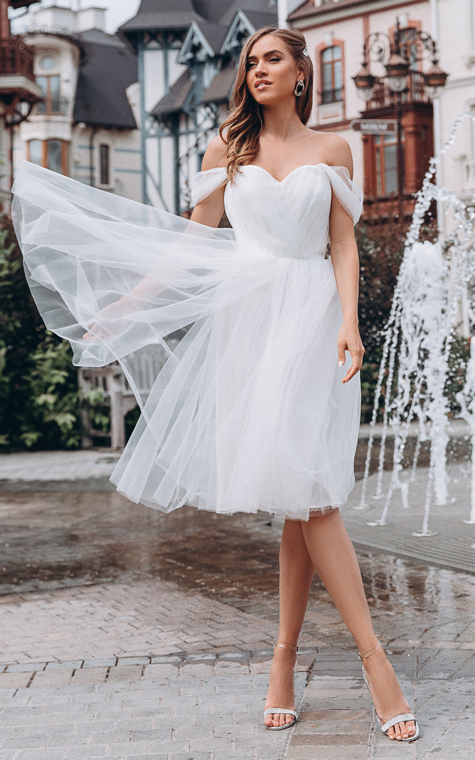 Organza Knee-length A Line Sleeveless Romantic Wedding Dress with Pleats