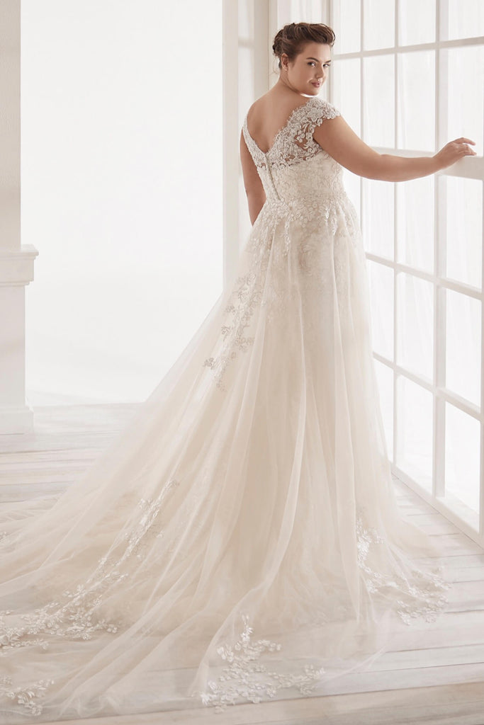 Plunging Detachable Lace Wedding Dress With V-Neck Elegant Plus Size C DorrisDress Plunging Detachable Lace Wedding Dress With V-Neck Elegant Plus Size C DorrisDress