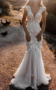 Mermaid V-neck Lace Wedding Dress Simple Casual Sexy Elegant Country Garden With Open Back And Sleevesless Appliques