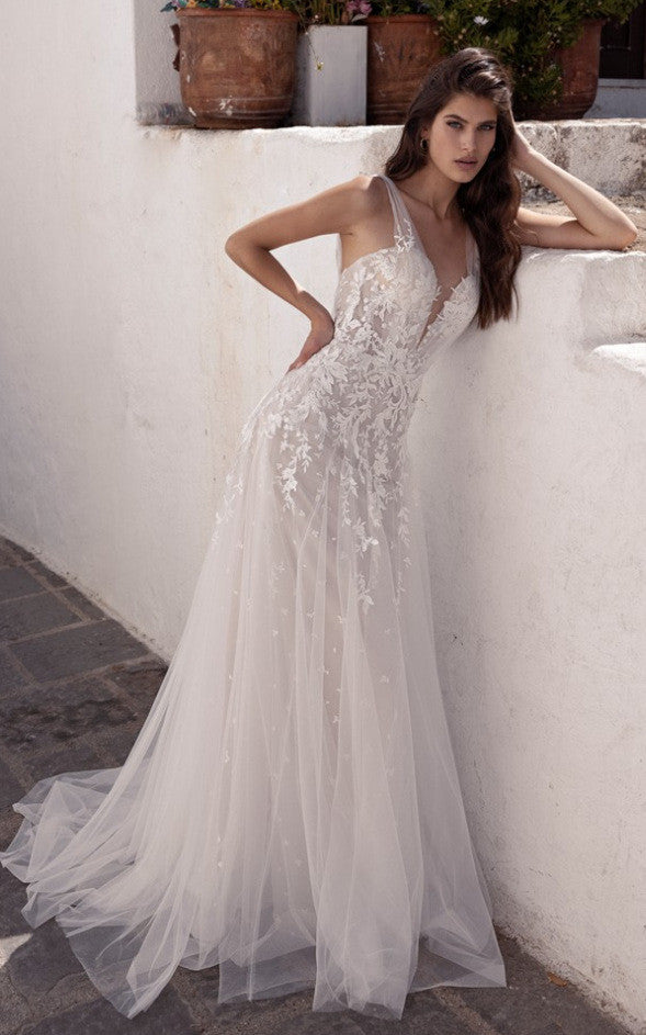 Simple A-Line Plunging Neck Tulle Wedding Dress with Appliques and Ruc DorrisDress Simple A-Line Plunging Neck Tulle Wedding Dress with Appliques and Ruc DorrisDress
