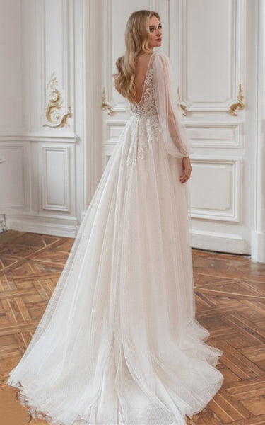 Charming A-Line Plunging Neck Tulle Wedding Dress with Appliques and Train