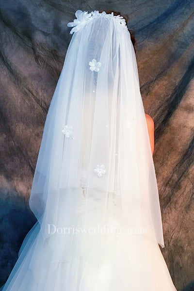 Simple Fingertip Short Tulle Wedding Veil with Flower Appliques