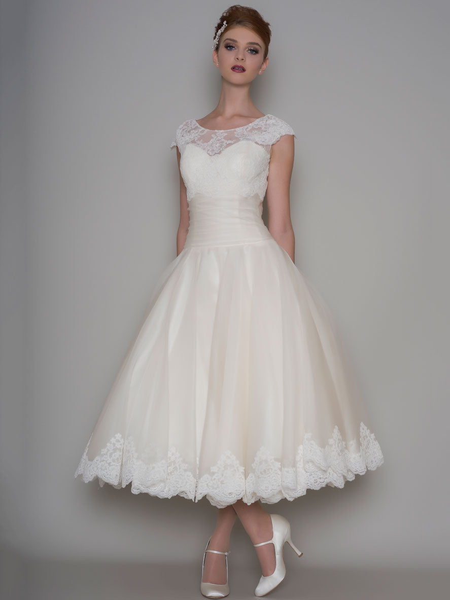 Tea-Length A-Line Scoop Neck Appliqued Cap Sleeve Tulle Wedding Dress