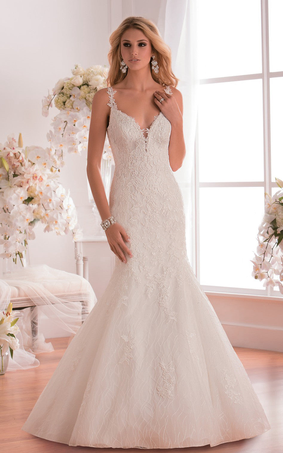 V-Neck Mermaid Wedding Dress With Low Scoop Back And Appliques