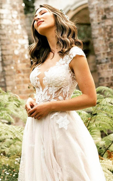 Simple A Line Scalloped Neck Tulle Wedding Dress with Appliques