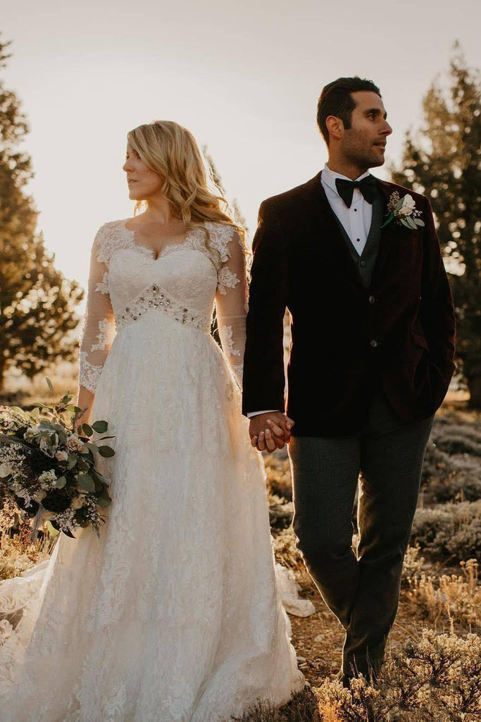 Country Style Plus Size Lace V-neck 3-4 Sleeve Wedding Dress with Cour DorrisDress Country Style Plus Size Lace V-neck 3-4 Sleeve Wedding Dress with Cour DorrisDress