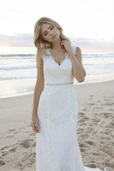 Boho A-line Elegant Lace Cap Sleeve Wedding Dress With V-neck And Keyhole