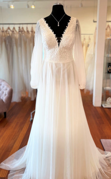 Romantic A-Line Tulle Wedding Dress With Illusion Long Sleeves And Keyhole Back