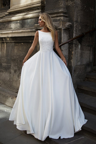 Elegant Chiffon Bataeu-neck Sleeveless Bridal Gown with Applique