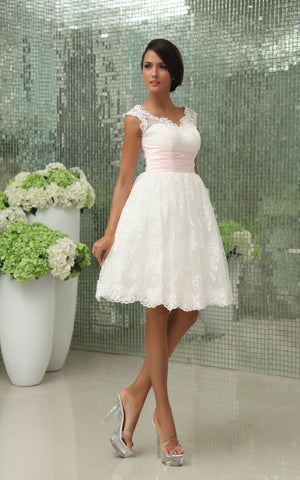 Short Sweetheart Sleeveless Exquisite Gown With Lace Applique