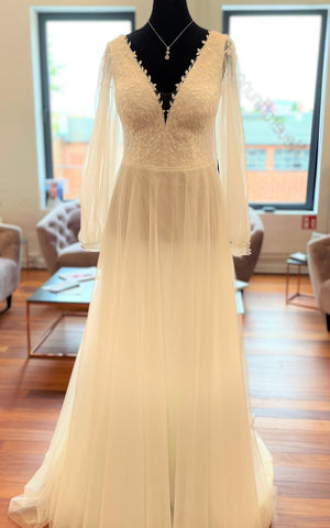 Romantic A-Line Tulle Wedding Dress With Illusion Long Sleeves And Keyhole Back