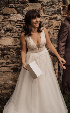 Plunging Neckline A-Line Lace Elegant Wedding Dress Sleeveless Appliques